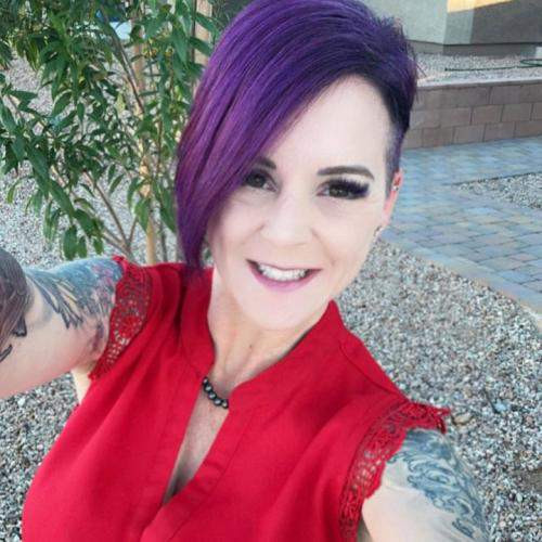 Du magst Tattoos und geile Frauen?